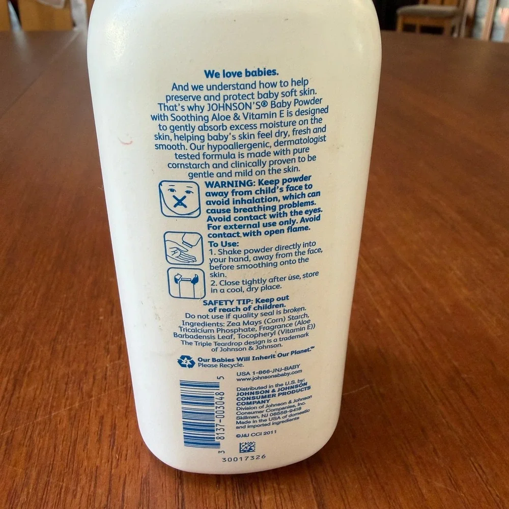 Johnson's Baby Powder Soothing Aloe & Vitamin E Pure Cornstarch 9 Oz 2011